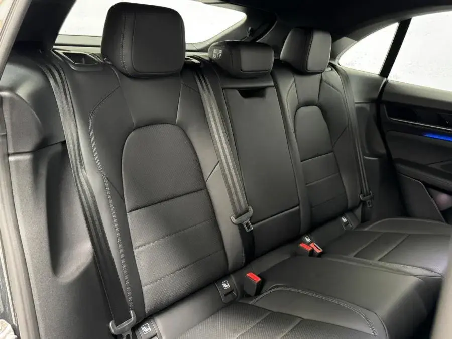 Porsche Macan Electric 4 47