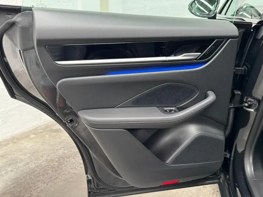 Porsche Macan Electric 4 50
