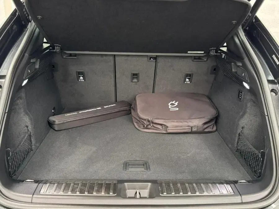 Porsche Macan Electric 4 51