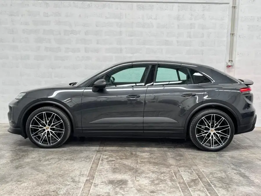 Porsche Macan Electric 4 57