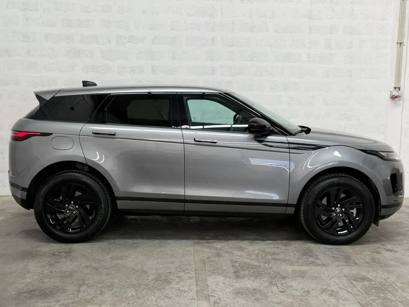 Land Rover Range Rover Evoque 1.5 P300e AWD Auto 23