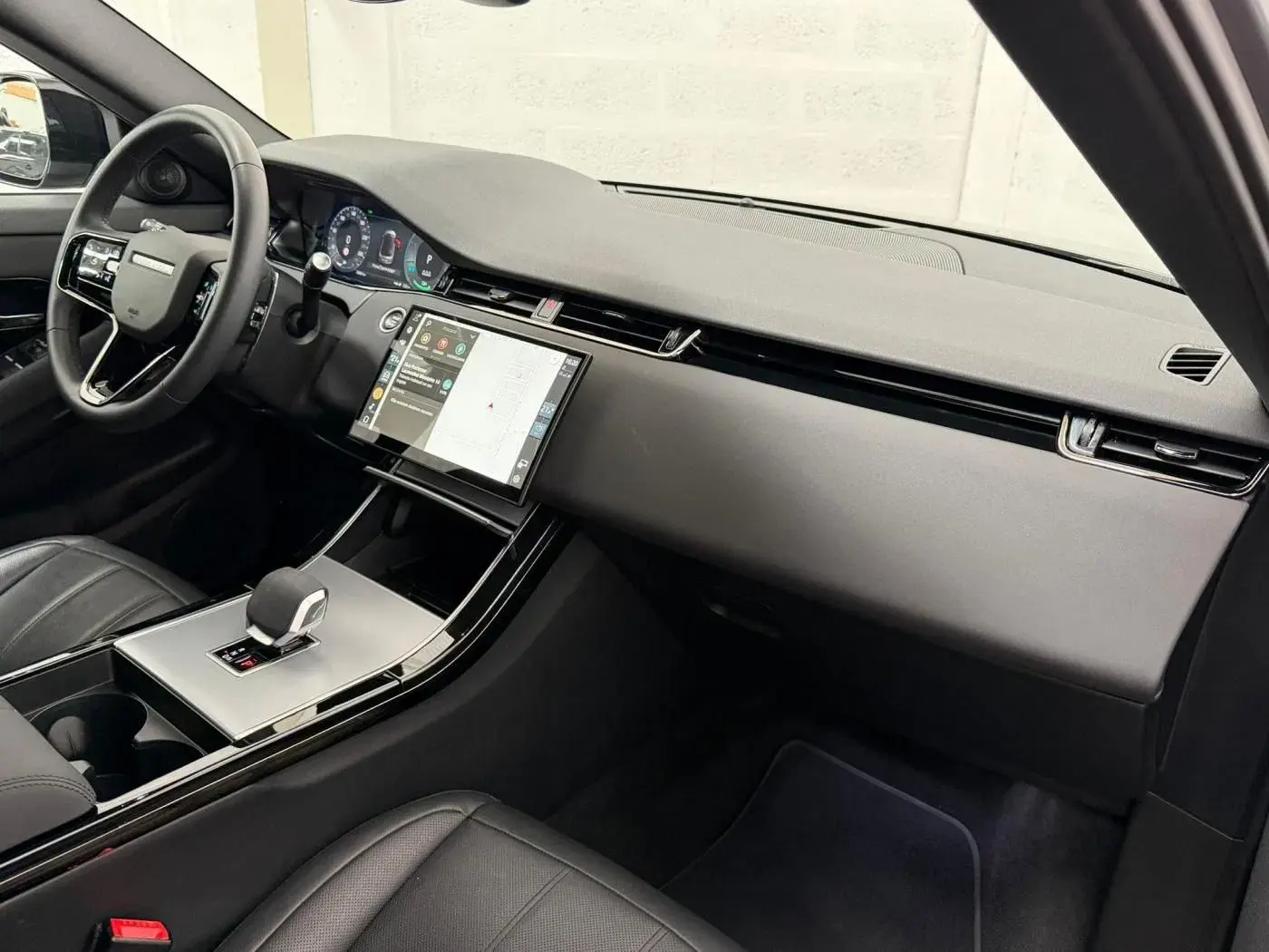 Land Rover Range Rover Evoque 1.5 P300e AWD Auto 30