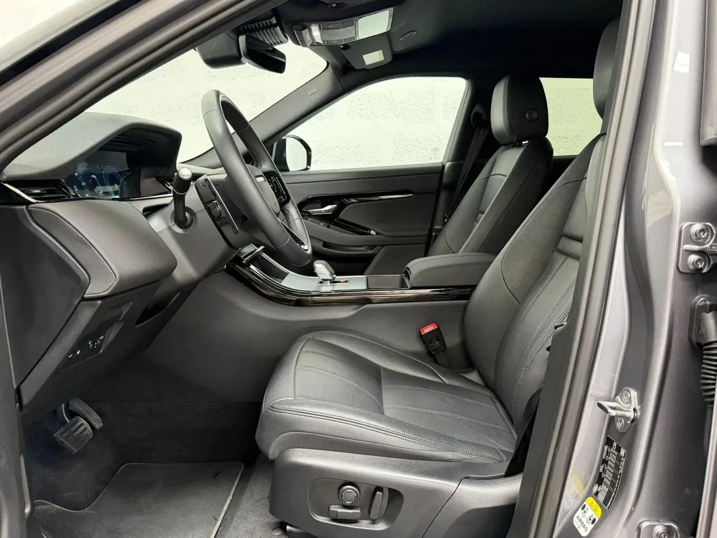 Land Rover Range Rover Evoque 1.5 P300e AWD Auto 34
