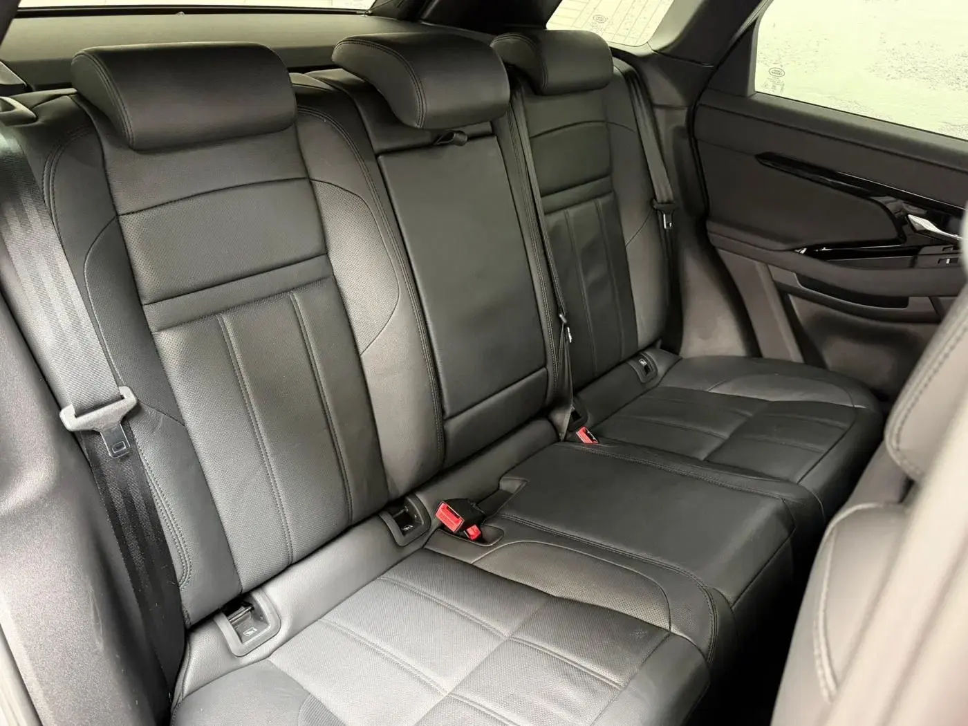Land Rover Range Rover Evoque 1.5 P300e AWD Auto 38