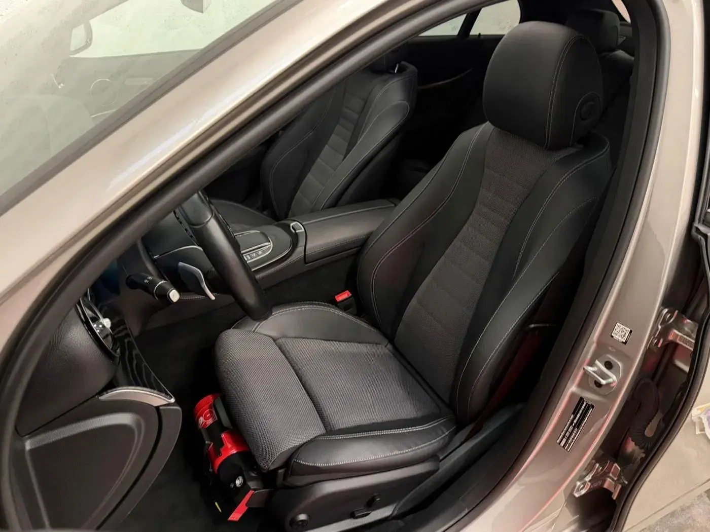 Mercedes-Benz E 300 de Avantgarde 4Matic 6