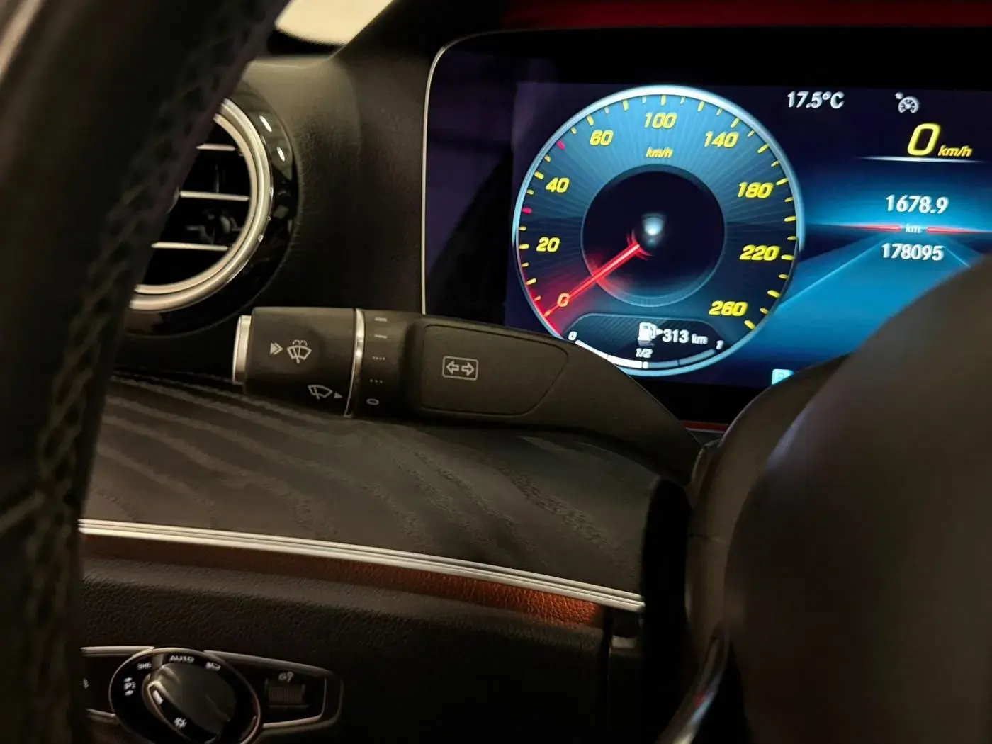 Mercedes-Benz E 300 de Avantgarde 4Matic 11