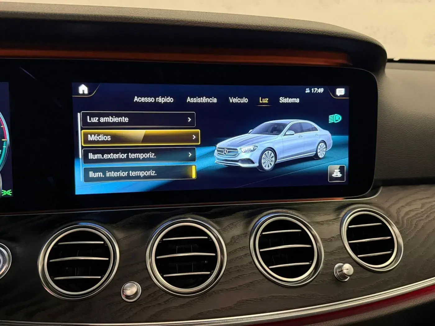 Mercedes-Benz E 300 de Avantgarde 4Matic 28