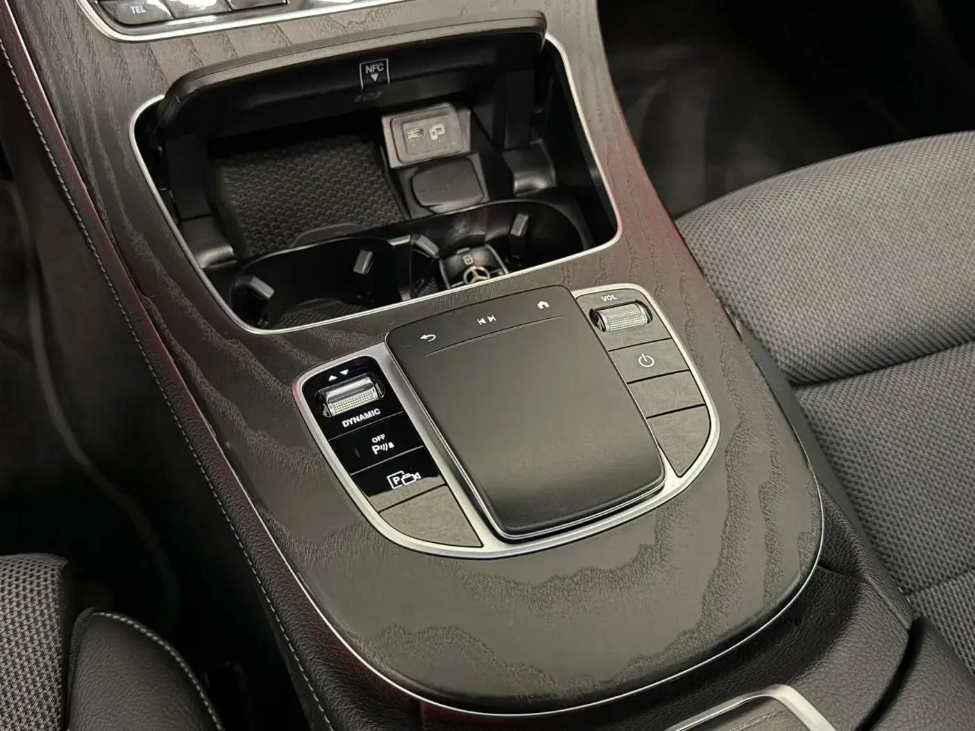 Mercedes-Benz E 300 de Avantgarde 4Matic 38