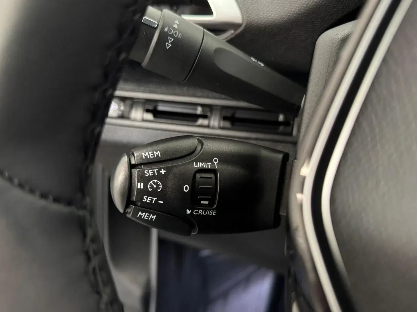 Peugeot 3008 1.5 BlueHDi Allure 15