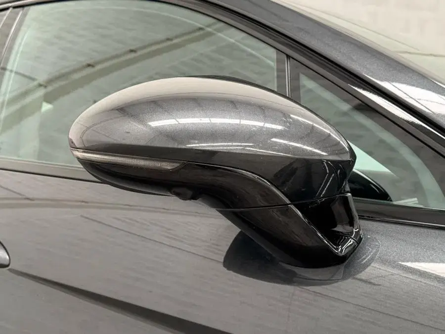 Porsche Panamera 4 E-Hybrid 5