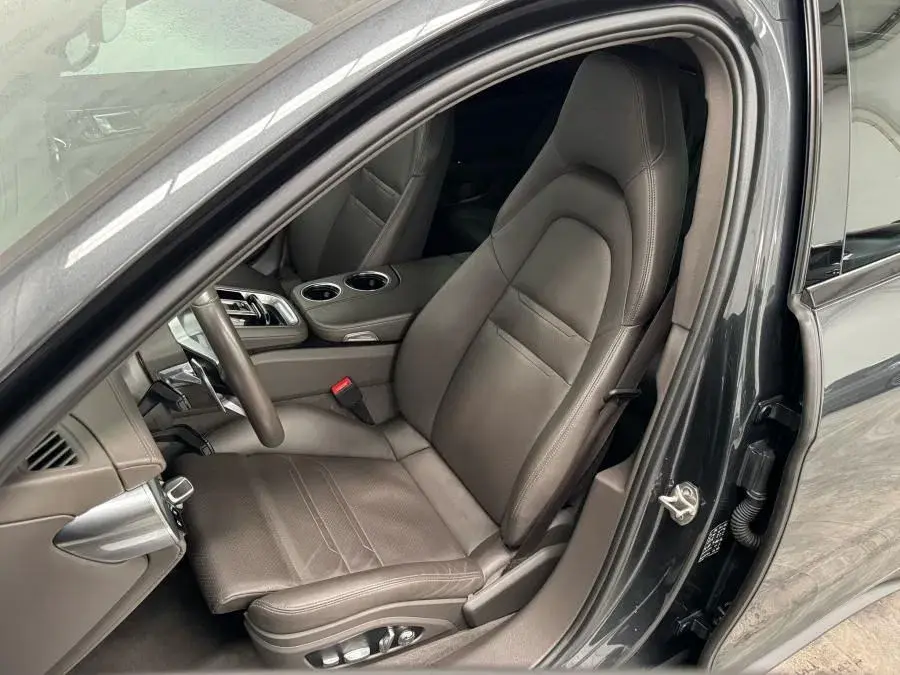 Porsche Panamera 4 E-Hybrid 8