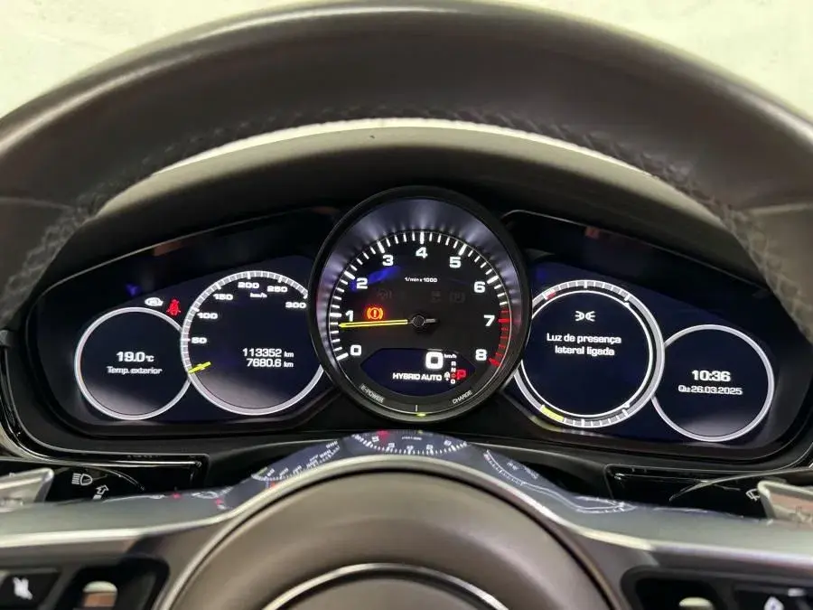 Porsche Panamera 4 E-Hybrid 11