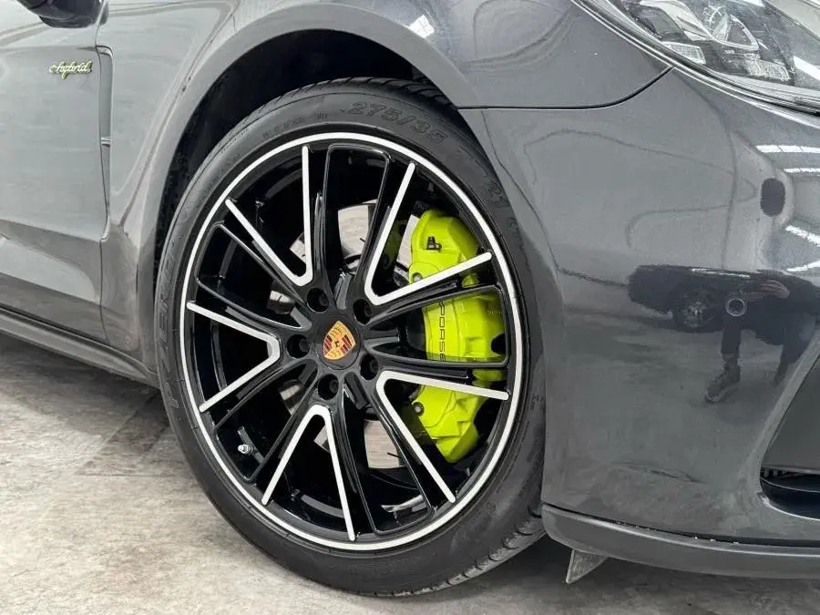 Porsche Panamera 4 E-Hybrid 7