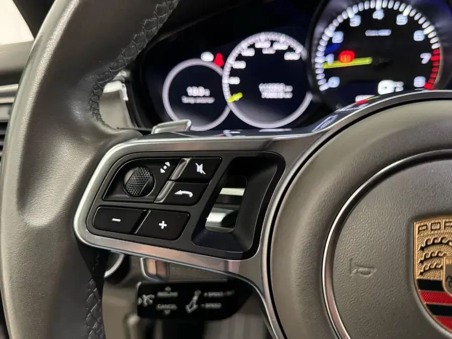 Porsche Panamera 4 E-Hybrid 13