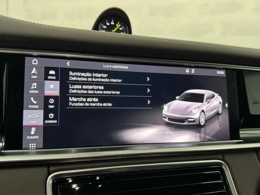 Porsche Panamera 4 E-Hybrid 27