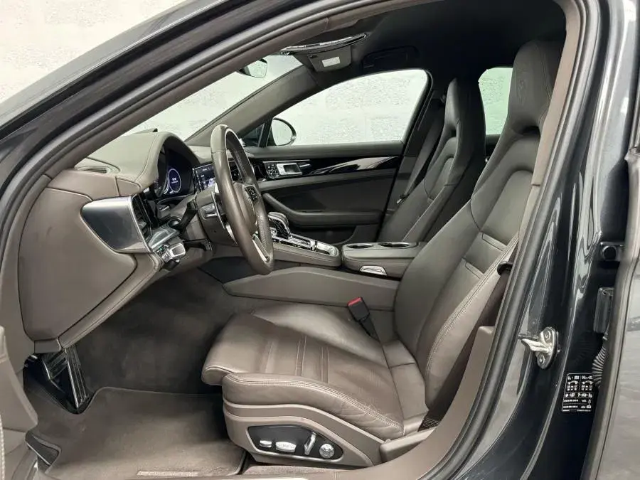 Porsche Panamera 4 E-Hybrid 34