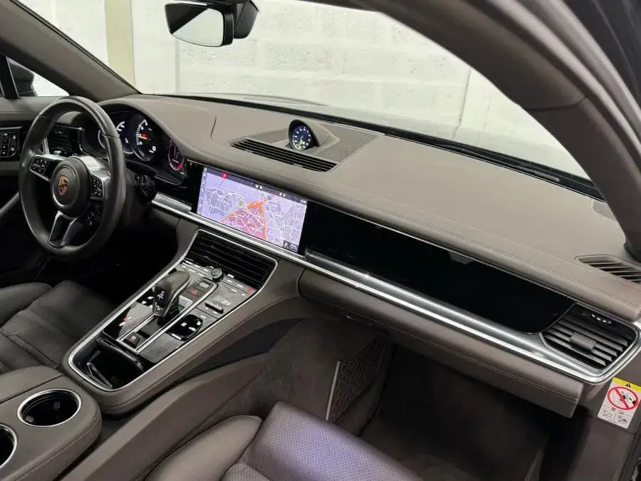 Porsche Panamera 4 E-Hybrid 39
