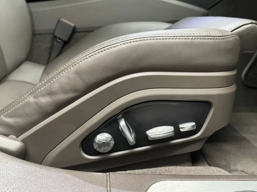 Porsche Panamera 4 E-Hybrid 42