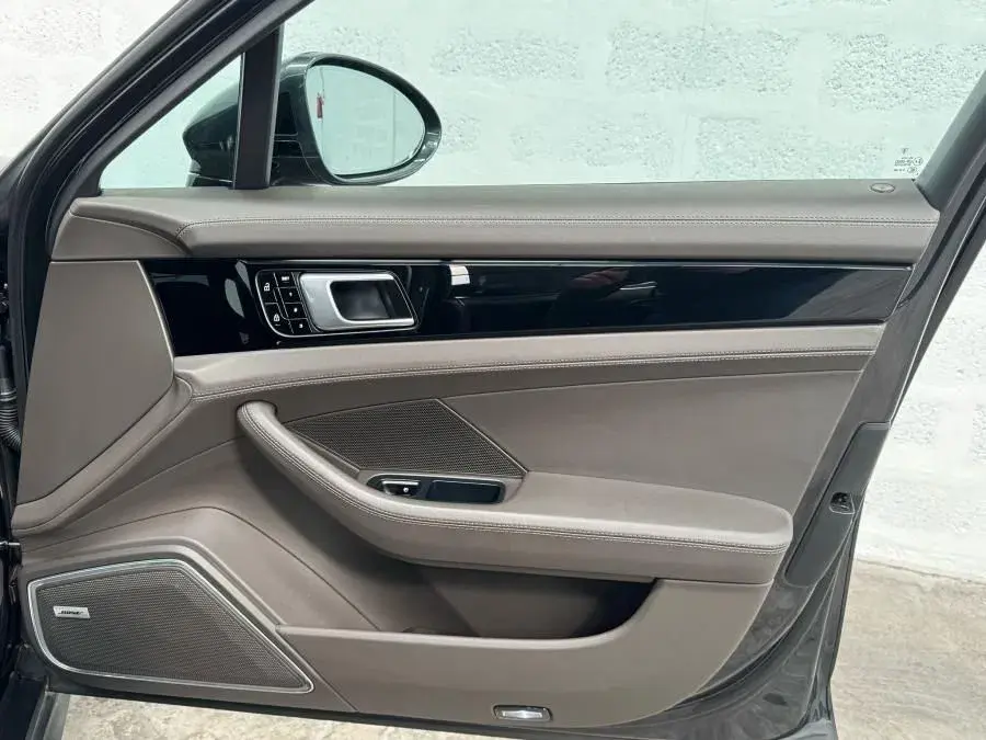 Porsche Panamera 4 E-Hybrid 43