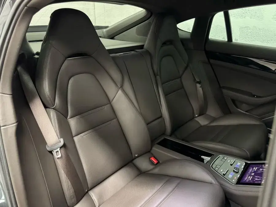 Porsche Panamera 4 E-Hybrid 49