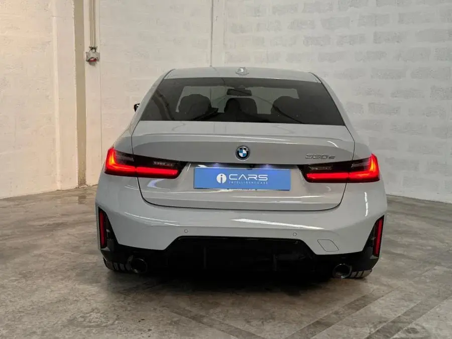 BMW 330 e Pack Desportivo M Auto 2