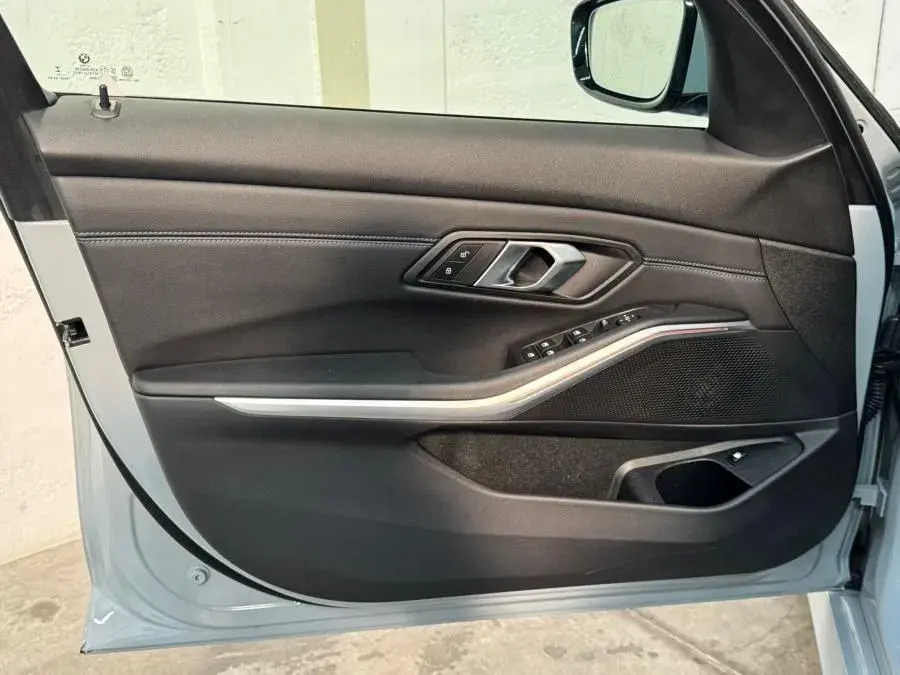 BMW 330 e Pack Desportivo M Auto 21