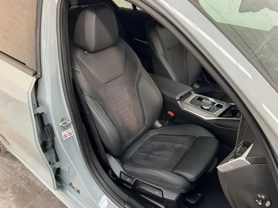 BMW 330 e Pack Desportivo M Auto 26
