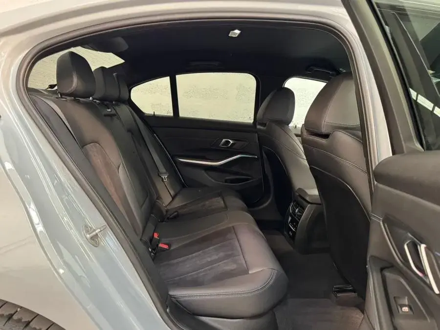 BMW 330 e Pack Desportivo M Auto 28