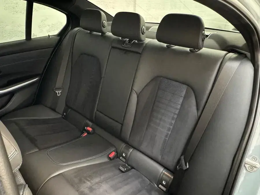 BMW 330 e Pack Desportivo M Auto 31