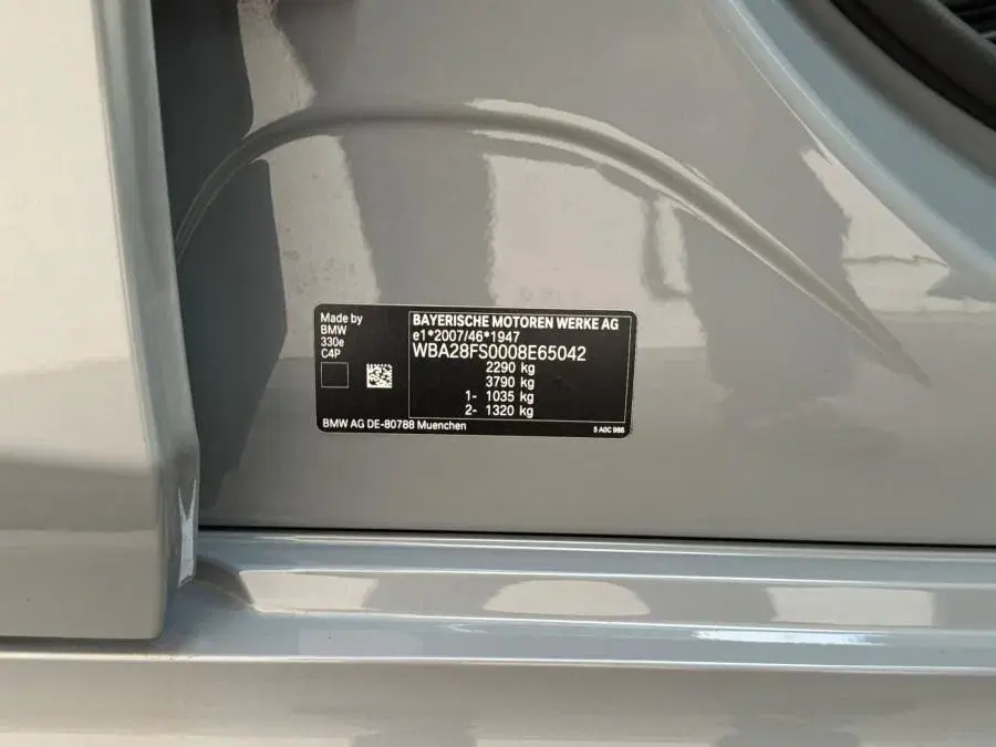 BMW 330 e Pack Desportivo M Auto 36