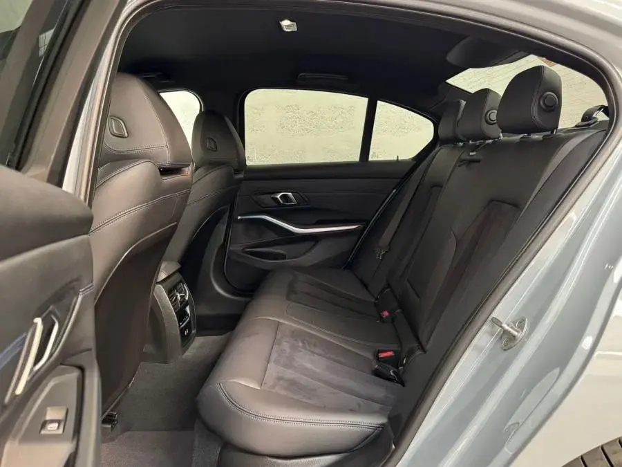 BMW 330 e Pack Desportivo M Auto 38