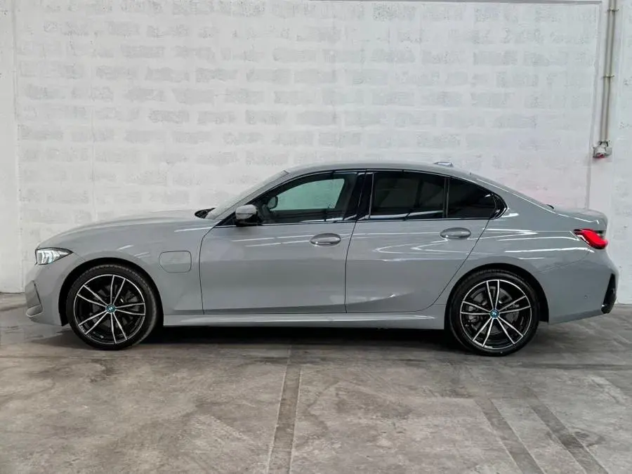 BMW 330 e Pack Desportivo M Auto 41