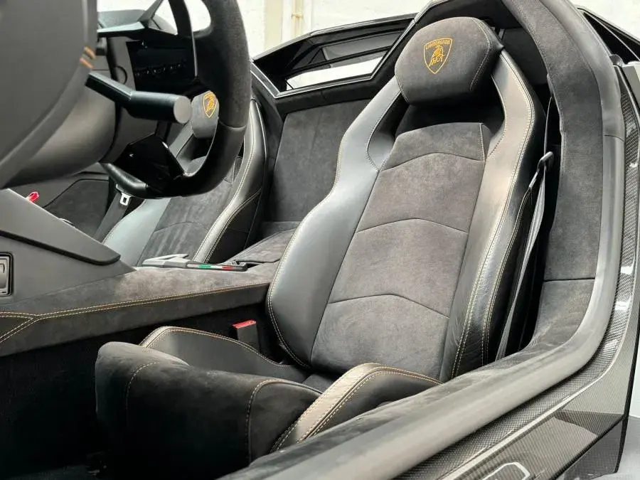 Lamborghini Aventador S 6