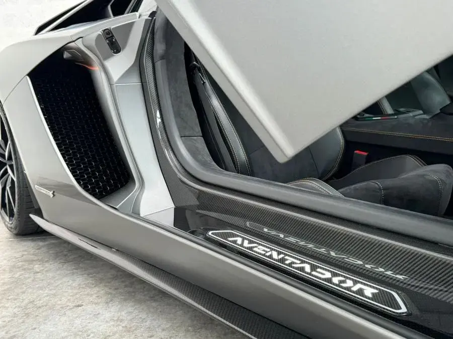 Lamborghini Aventador S 11