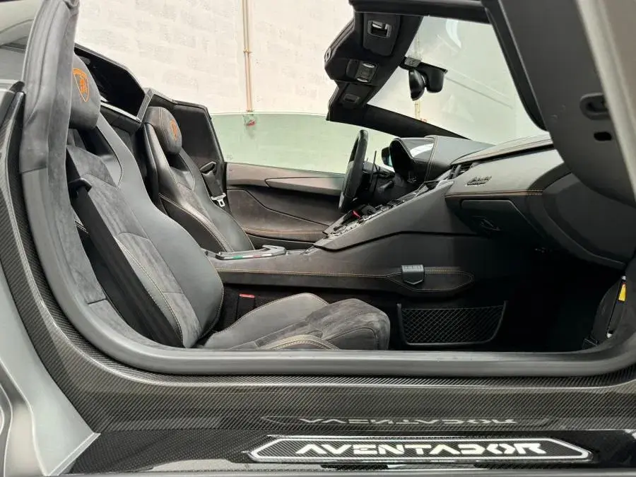 Lamborghini Aventador S 16