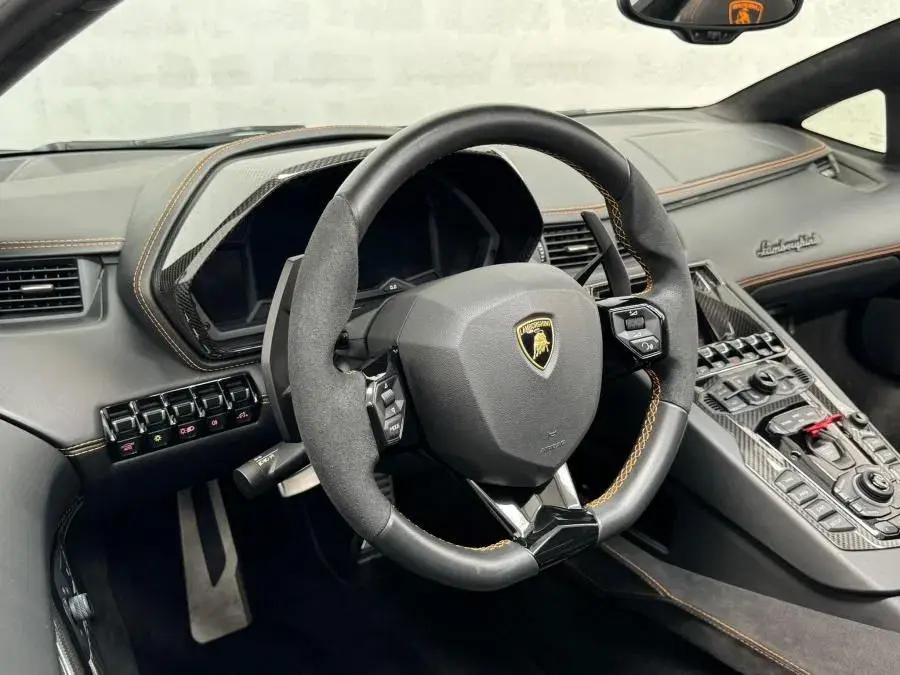 Lamborghini Aventador S 22