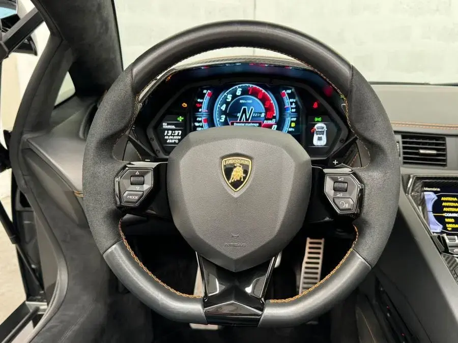 Lamborghini Aventador S 27
