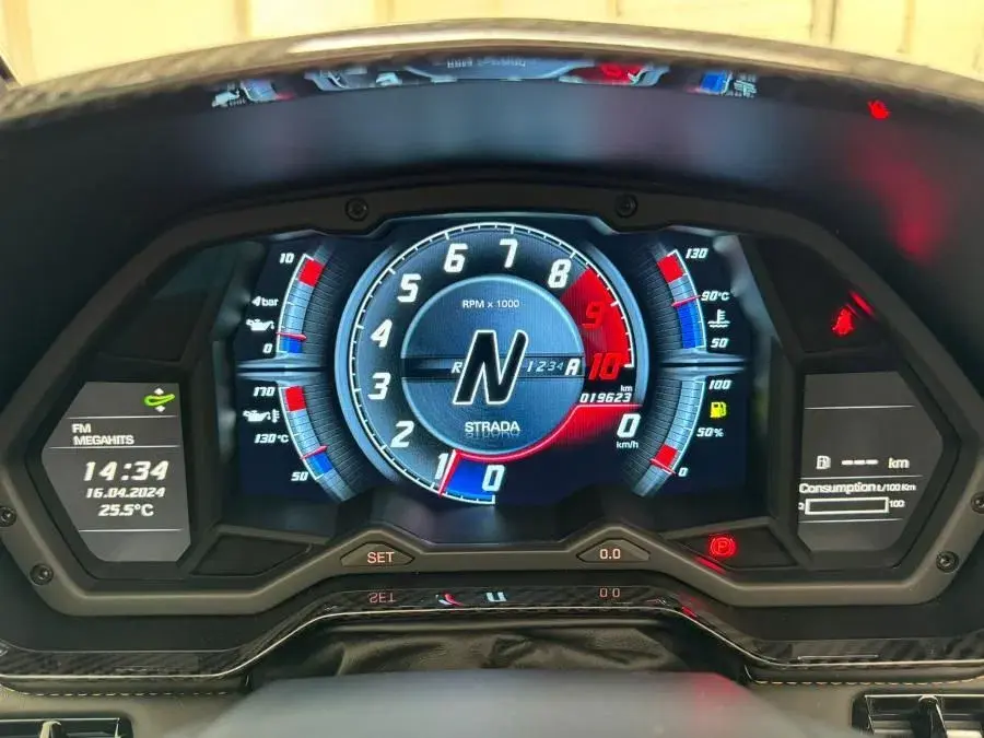 Lamborghini Aventador S 25