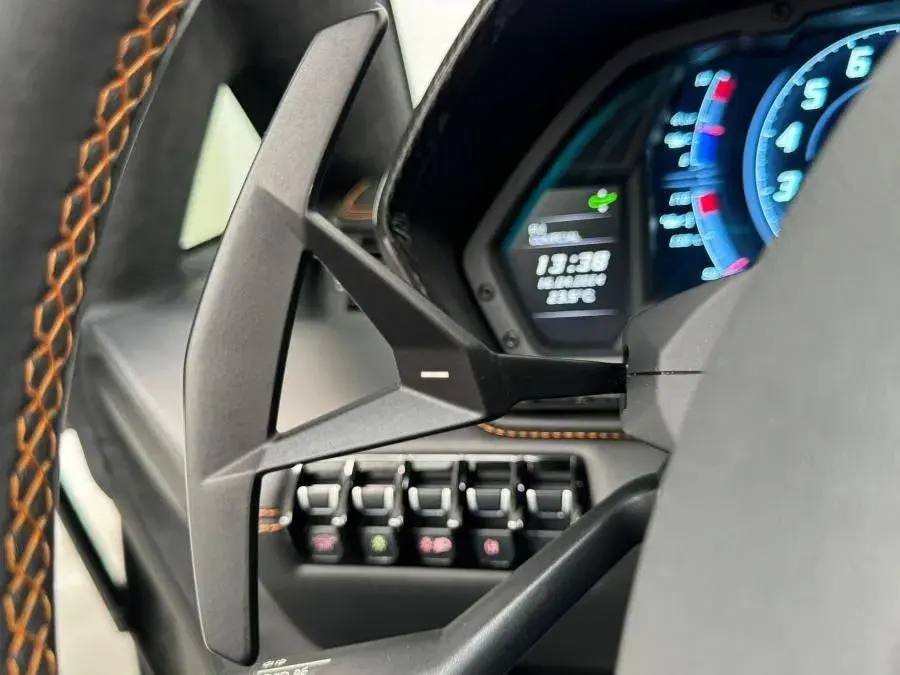 Lamborghini Aventador S 29