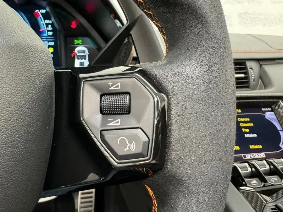 Lamborghini Aventador S 31