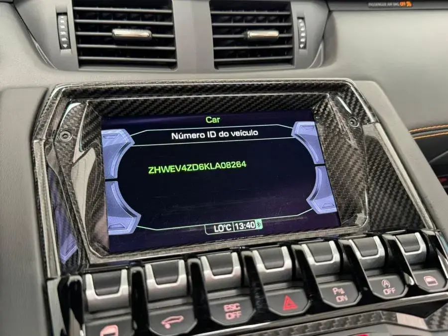 Lamborghini Aventador S 38