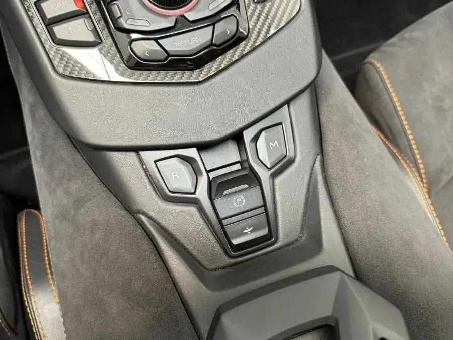 Lamborghini Aventador S 42