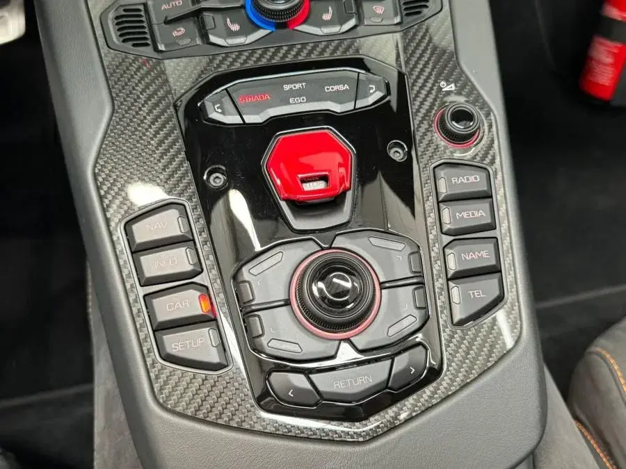 Lamborghini Aventador S 40