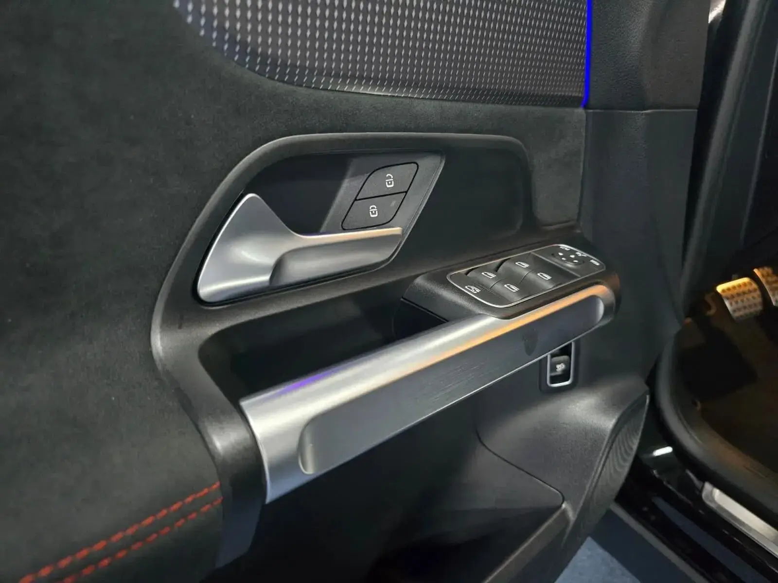 Mercedes-Benz EQB 250 AMG Line 3