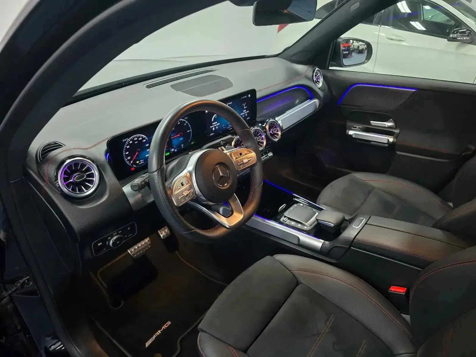 Mercedes-Benz EQB 250 AMG Line 4
