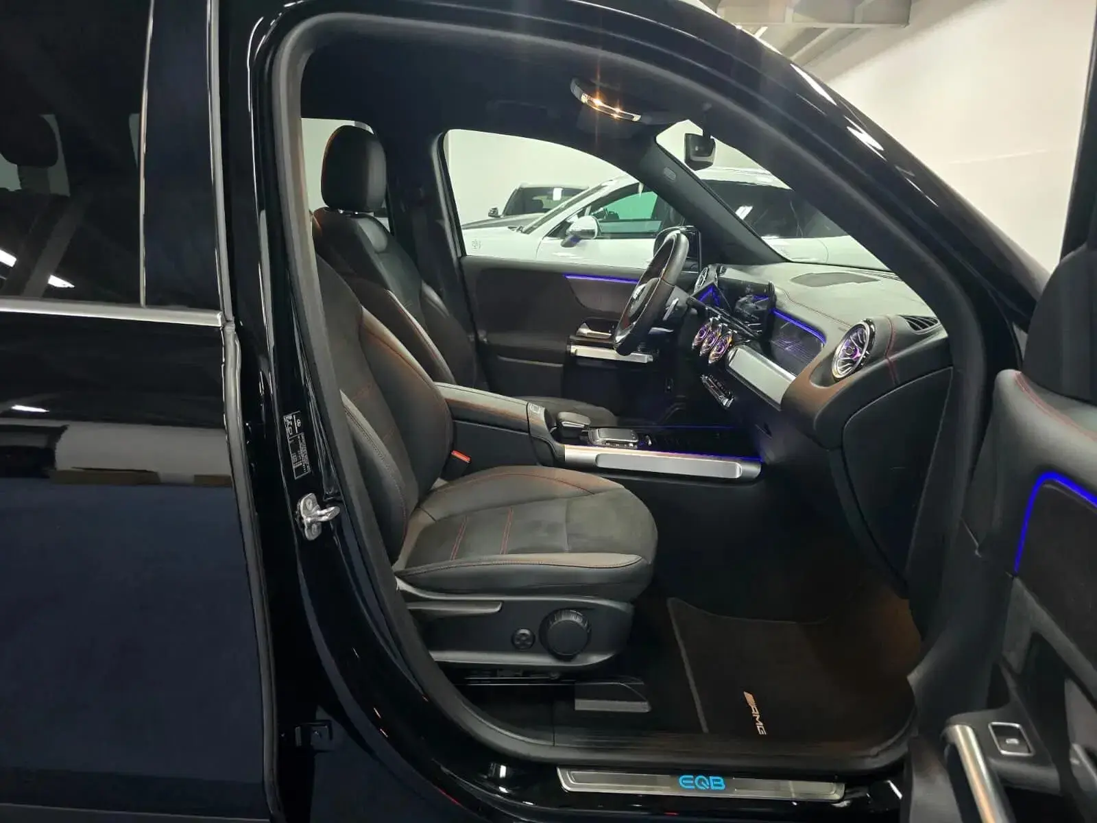 Mercedes-Benz EQB 250 AMG Line 11