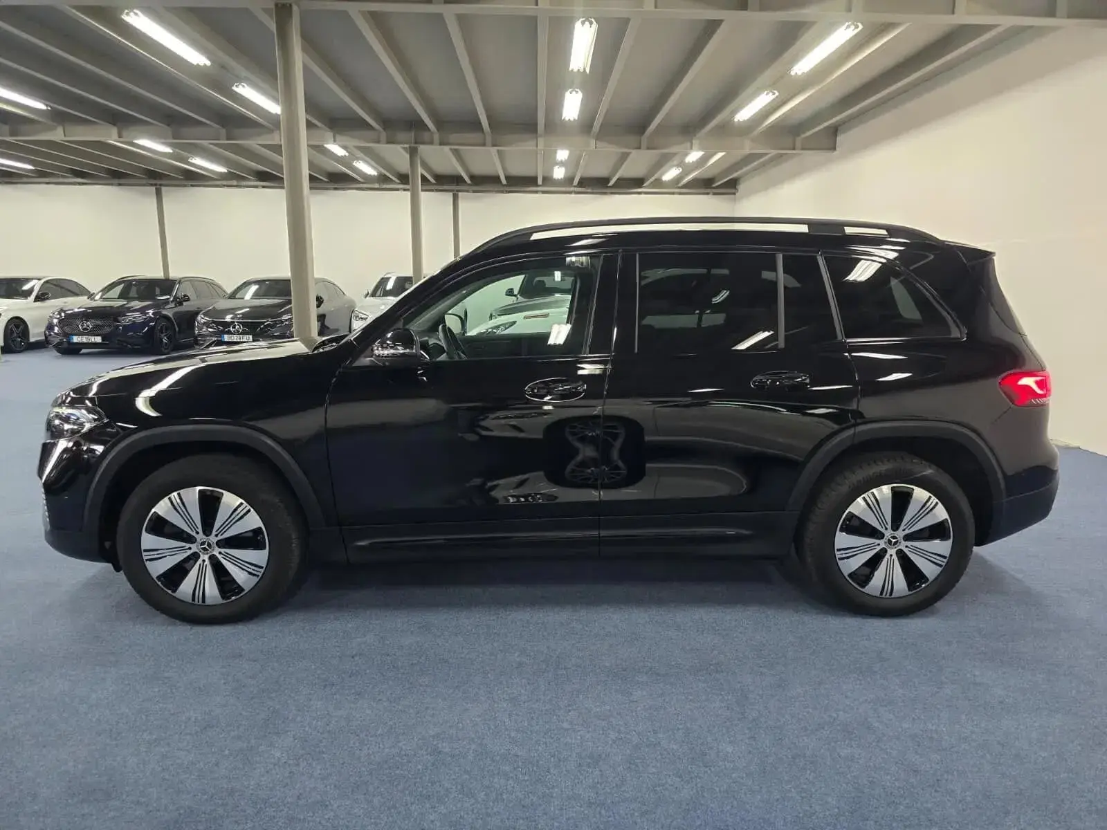 Mercedes-Benz EQB 250 Progressive 3