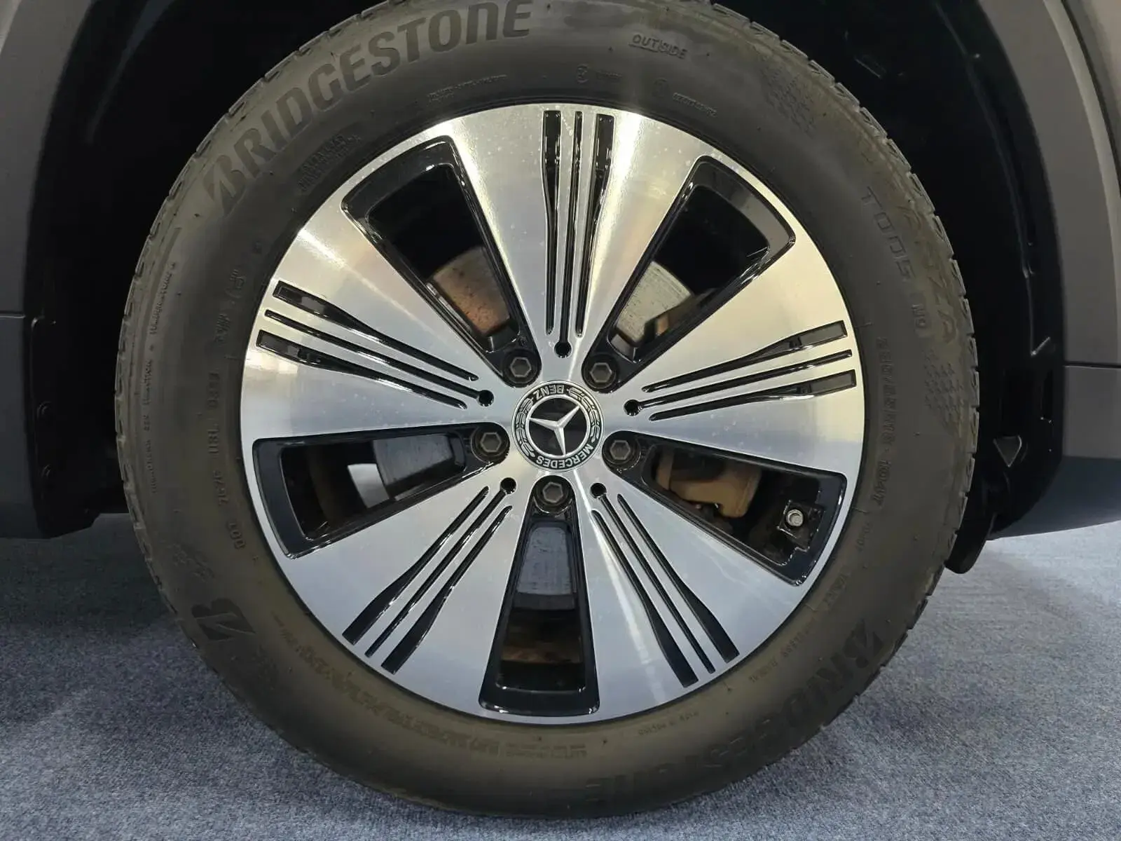 Mercedes-Benz EQB 250 Progressive 8