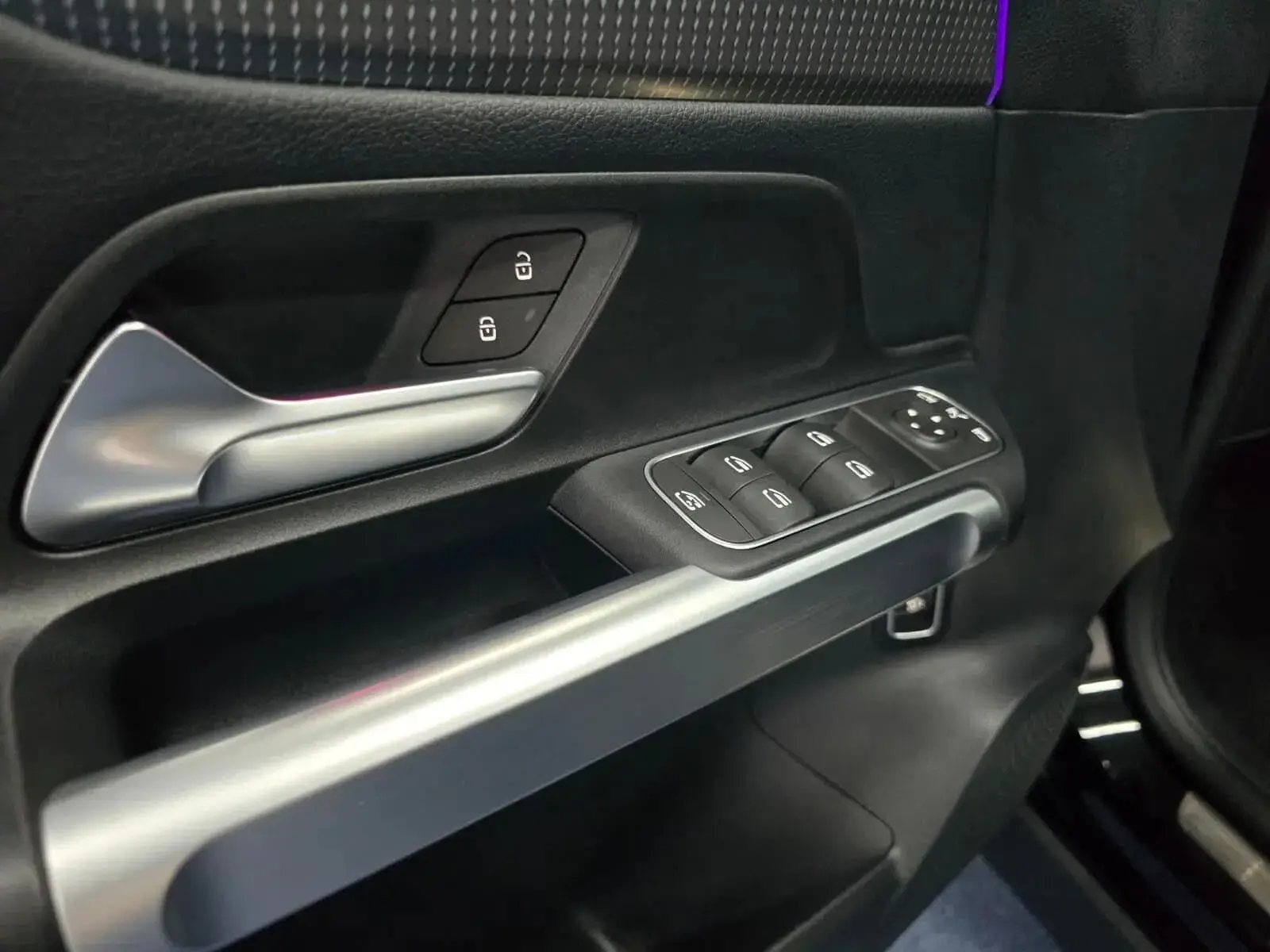Mercedes-Benz EQB 250 Progressive 13