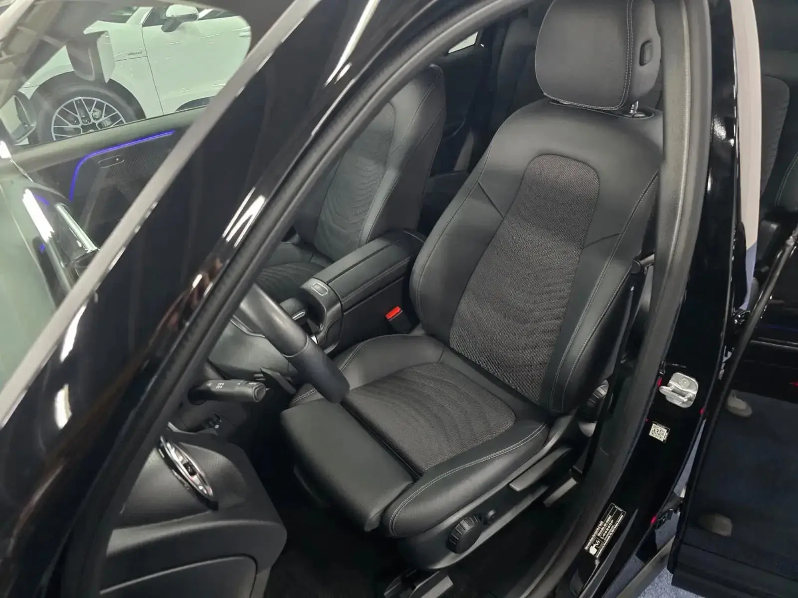 Mercedes-Benz EQB 250 Progressive 14